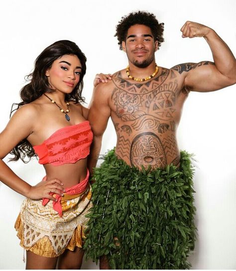 @badgalronnie Hawaiian Couple Costume, Moana Couple Costume, Jasmine Halloween Costume, Couple Cosplay, Couples Halloween Outfits, Fly Outfit, Halloween 2019, Disney Cosplay, Power Couple