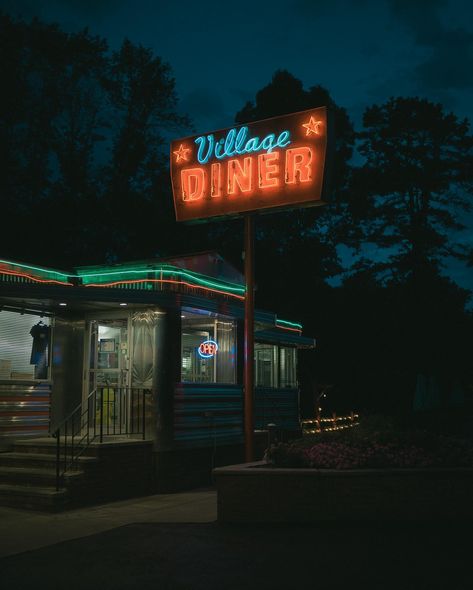 Diner Sign, Abbey Road Studio, Vintage Neon Signs, Vintage Neon, Hotel Motel, Call Of Cthulhu, Posters Framed, Cold Night, City Car