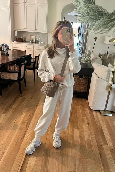 Office Sweatpants Outfit, Cardigan Sweatpants Outfit, Off White Sweatpants Outfit, Elevated Sweatpants Outfit, Cardigan And Sweatpants Outfit, Winter Sweatpants Outfit, Sweatpants Outfit Fall, Sweatpants Outfit Women, Sahm Wardrobe