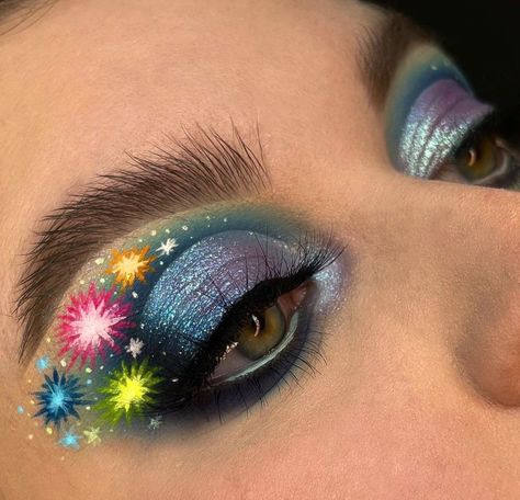 Firework Eye Makeup, Fourth Of July Eye Makeup, 4 Of July Makeup Ideas, Fourth Of July Makeup Looks, Fireworks Makeup, Fourth Of July Makeup Ideas, Firework Makeup, Fourth Of July Makeup, July Makeup