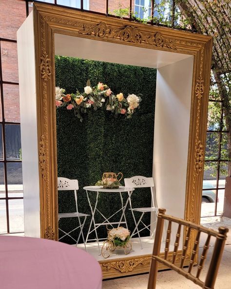 Large picture frame photobooth Portable Selfie Wall, Frame Backdrop Ideas, Photo Op Ideas Events, Photo Op Wall Ideas, Life Size Photo Frame, Diy Fireplace Backdrop, Sweet 16 Photo Booth Ideas, Diy Giant Picture Frame For Parties, Picture Frame Backdrop