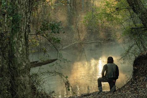 Daryl Dixon Aesthetic, Carol And Daryl, Dead Forest, Walking Dead Wallpaper, Apocalypse Aesthetic, Rick Grimes, Stuff And Thangs, Fictional World, Daryl Dixon