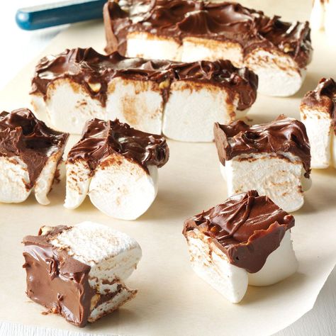 15 Minute Desserts, Marshmallow Dessert Recipes, Simsbury Connecticut, Large Marshmallows, Easiest Desserts, Marshmallow Desserts, Easy Cakes, Peanut Butter Fudge Easy, Peanut Recipes