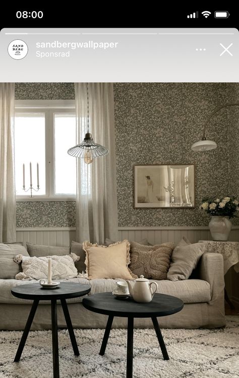 Rooms Wallpaper, Cottage Style Interiors, Earthy Home, Sandberg Wallpaper, Classic Living Room, Lovely Home, Vintage Living Room, Scandinavian Home, Scandinavian Interior