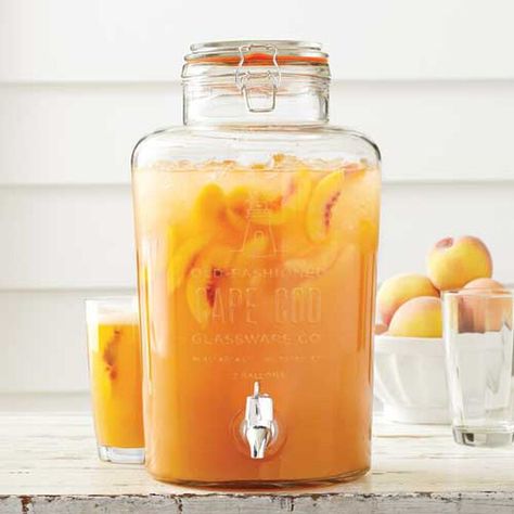 Peach Bellini Recipe, Bellini Recipe, Peach Drinks, Peach Baby Shower, Alcoholic Punch, Peach Party, Peach Bellini, Punch Recipes, Sweet Peach