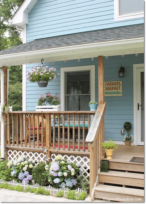 Cottagecore Porch, Lattice Porch, Cottage Garden Landscaping, Porch Cottage, Cottage Landscaping, Porch Landscaping, Cottage Porch, Blue Cottage, Farmhouse Porch