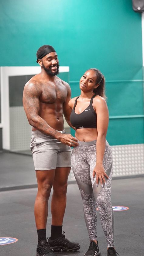 Working Out Couples, Black Fitness Couples, Couples In The Gym, Black Gym Couple Aesthetic, Gym Couple Black, Black Fit Couples Goals, Fit Couple Aesthetic, Couples Working Out Together, Workout Couples