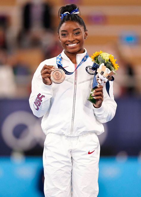 Simon Biles Gymnastics, Simone Biles Aesthetic, Simone Biles Gymnastics, Simon Biles, Floor Exercise, Gymnastics Tricks, Usa Gymnastics, Olympic Gymnastics, Balance Beam