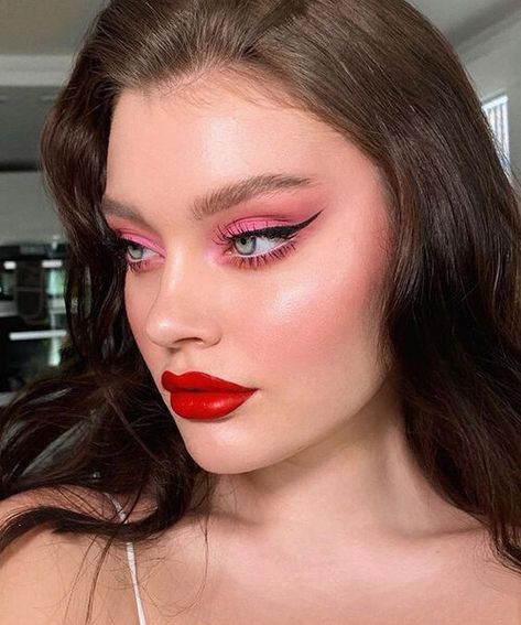 Makeup Bibir, Editorial Make-up, Rosa Make-up, Red Lips Makeup Look, Maquillage On Fleek, Pink Eye Makeup, Eye Makeup Looks, Makeup Hacks Beauty Secrets, Red Lip Makeup