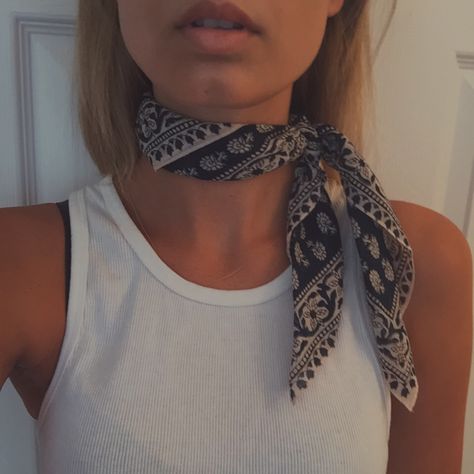 Bandana Neck Scarf, Bandana Styles, Neck Scarves, Bandanas, Halloween Costumes, Women Accessories, How To Wear, Clothes