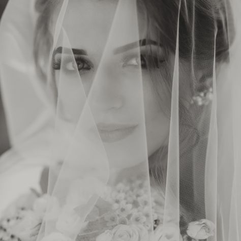 Elevate your bridal look with the ethereal beauty of this drop veil with blusher. This stunning accessory is designed to add a touch of timeless elegance to your wedding ensemble. Handcrafted with soft and sheer bridal illusion tulle, it gracefully cascades down your shoulders, creating a mesmerizing effect as you walk down the aisle. 💖 Ultra soft bridal illusion tulle Our bridal illusion tulle has a gorgeous drape that will create a whimsical, ethereal feel for your bridal attire. This fabric Small Veil, Veil Color, Veil With Blusher, Simple Wedding Veil, Simple Veil, Beaded Veils, Drop Veil, Bridal Photography Poses, Pearl Veil