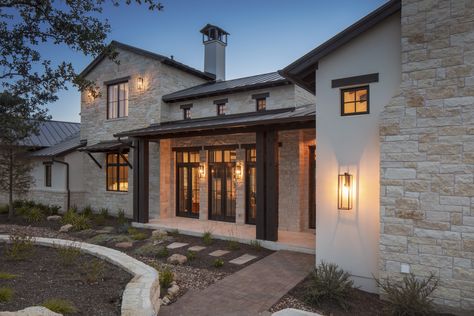 Texan Style Home, Hill Country Exterior Homes, Rustic Modern Exterior Home, Modern Texas Hill Country Homes, Texas Hill Country Exterior, Breezeway Sunroom, Texas Hill Country Homes Exterior, Hill Country Exterior, Country Homes Exterior