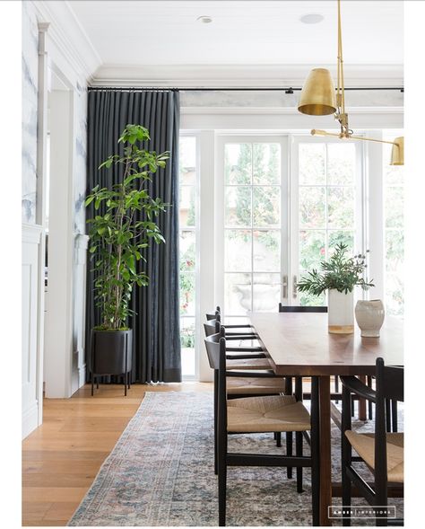 Curtains along full dining room window wall, with plant in front. Also accessories on table. Rug. Dining Room Interiors, Amber Interiors, Dining Room Inspiration, Room Interior Design, Vintage Modern, Modern Dining Room, Dining Room Design, Dream Home Design, Home Staging