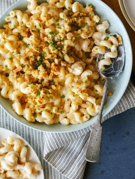 Taleggio Mac and Cheese Topped with Buttery Crackers Taleggio Cheese, Cracker Toppings, Spoon Fork Bacon, Stovetop Mac And Cheese, Butter Crackers, Veggie Meals, Baked Mac, Pasta Pasta, Cheese Topping