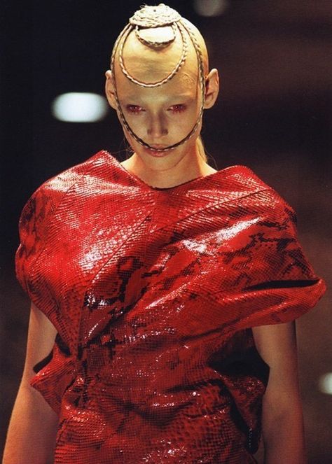 Alexander McQueen’s most dark and twisted moments As Halloween approaches, we look back at five times the designer drew on horror Couture, Haute Couture, Sarah Burton, Alexander Mcqueen Runway, Cl Fashion, Alexander Mcqueen Fashion, Alexander Mcqueens, Mcqueen Fashion, Savage Beauty