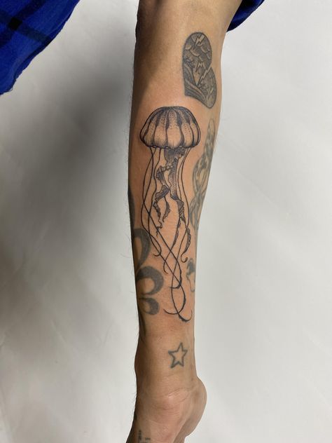 Jellyfish Wrist Tattoo, Princess Jellyfish Tattoo, American Traditional Jellyfish, Traditional Jellyfish Tattoo, Beach Tats, Tattoo Bible, Bali Tattoo, Tattoos Inspo, Princess Jellyfish