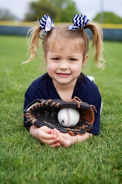 Softball Pictures Poses, Softball Picture, Softball Photography, Softball Photos, Sports Crafts, Baseball Photography, Independent Day, Softball Pictures, Baseball Pictures