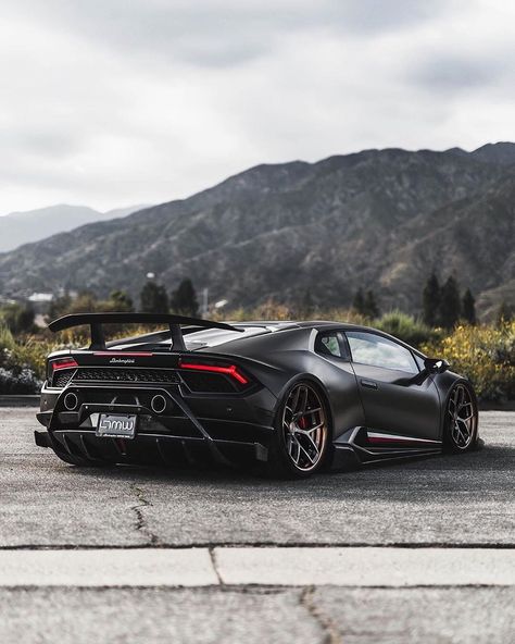 Performante🔥 | Photos by @25thh | Owner @berbs_ | #blacklist #lamborghini #huracan #performante Lamborghini Huracan Performante, Huracan Evo, Huracan Performante, Sports Cars Lamborghini, Cj Jeep, Lamborghini Cars, Exotic Sports Cars, Lamborghini Huracan, Car Photos