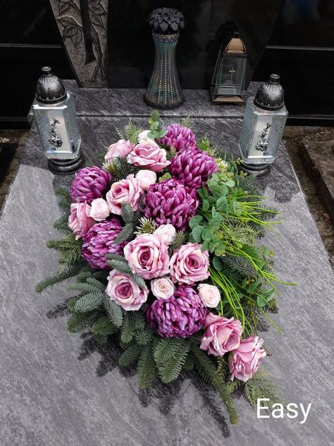 Cemetary Decorations, Fresh Flower Arrangement, Dekoratívne Vence, Casket Flowers, Wedding Car Decorations, Grave Flowers, Flower Arrangement Designs, Garden Workshops, Grave Decorations