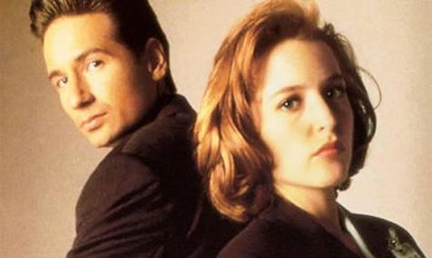 Gillian Anderson and David Duchovny fuel rumours of third X-Files film Halloween Costumes Pairs, Tv Duos, Spooky Mulder, Nineties Nostalgia, David And Gillian, Chris Carter, Mulder Scully, Fox Mulder, Dana Scully