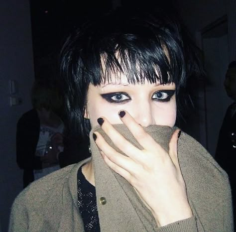 Alice Glass Alice Glass, Crystal Castles, Crystal Castle, Dark Makeup, Glass Ideas, See More, Castle, Makeup, Glass