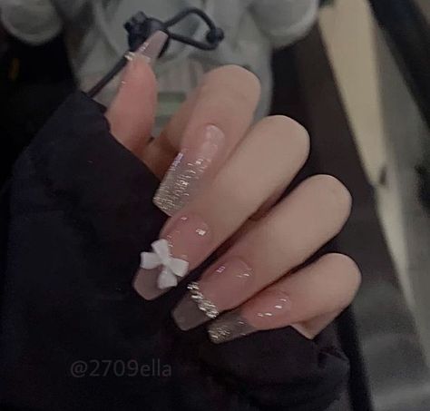 Douyin Nails With Bow, Asian Acrylic Nails White, Blush And White Nails, Pink Jelly Nails Aesthetic, Cute Nail With Charms, Jelly Nails Charms, Douyin Bow Nails, Korea Jelly Nail, Aesthetic Nails With Charms