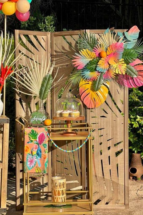 Don't miss this stunning summer tropical pool party! Love the party decor! See more party ideas and share yours at CatchMyPary.com Tropical Backyard Party, Tropical Pool Party, Tropical Garden Party, Pool Party Summer, Caribbean Party, Summer Party Ideas, Tropical Theme Party, Tropical Party Decorations, Hawaiian Luau Party