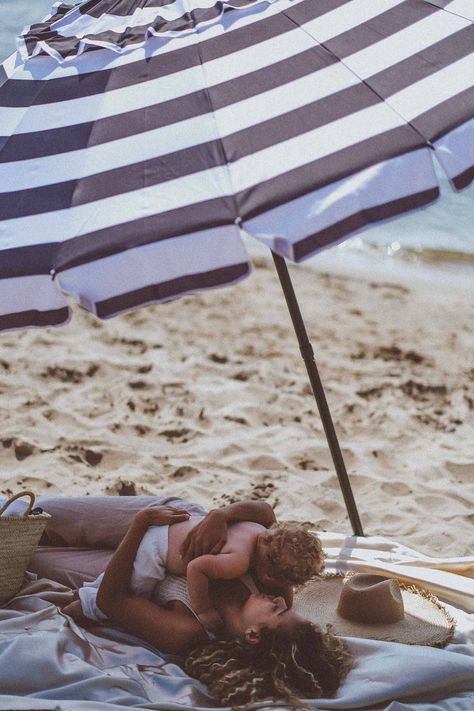 Family Beach Day, Things To Do In Summer, Beach Mom, Beach Week, Family Photoshoot Outfits, Cheap Things To Do, Motherhood Photography, Family Shoot, Fort Myers Beach