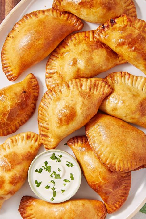 Cheesy Beef EmpanadasDelish Beef Empanadas Recipe, Empanadas Dough, Beef Empanadas, Empanadas Recipe, Chocolate Chip Muffins, Beef Dishes, Mexican Dishes, Ground Beef Recipes, Bbq Grill