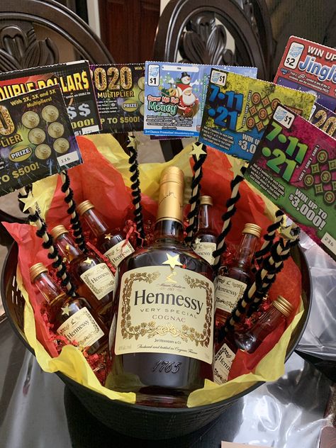 Hennessy Gift Basket Ideas, Alcohol Gift Basket For Men, Hennessy Gift Ideas For Him, Alcohol Raffle Basket Ideas, Alcohol Basket Ideas, Alcohol Gift Basket Ideas, Alcohol Gifts For Men, Diy Alcohol Gifts, Alcohol Basket