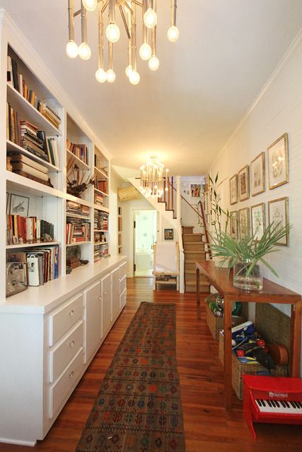 this made me say "wow," very few interiors make me say wow. Leila and Buff House Tour on Apartment Therapy. Apartment Entryway Ideas Narrow Hallways, Entryway Ideas Narrow, Apartment Entryway Ideas, Wide Hallway, Narrow Hallways, Apartment Entryway, Trendy Apartment, Long Hallway, Foyer Decorating