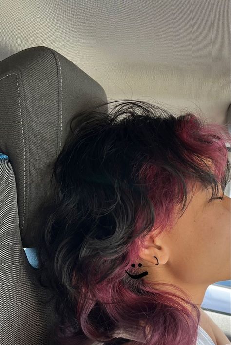 Middle Part Colored Hair, Purple Underside Hair, Dyeing Short Hair, Black And Purple Wolfcut, Dyed Tips Mullet, Hair Dye Ideas For Mullets, Pink And Black Split Dye Short Hair, Short Half Dyed Hair, Purple And Black Short Hair