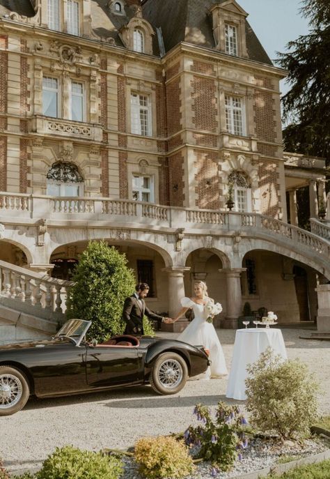 Classic Wedding Cars, Wedding Inspo Old Money, European Style Wedding Venues, Classy Traditional Wedding, Old Money Ballroom, Old Money Outdoor Wedding, Old Money Classic Wedding, Old Money Garden Wedding, Old Money Wedding Venue Ideas