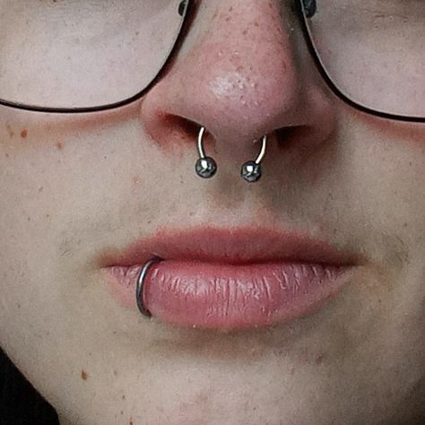 Lip And Septum Piercing, Septum Piercing Jewelry Aesthetic, Aesthetic Septum Piercing, Septum And Lip Piercing, Lip Ring Aesthetic, Septum Piercing Cute, Nose And Lip Piercing, Spider Bites Piercing, Septum Lip Piercing