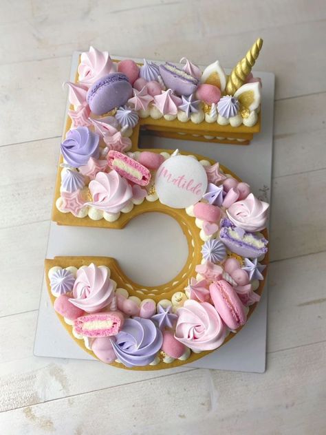 unicornheadbands #unicornnecklace unicornairf Gökkuşaği Pasta, Cakedesign Birthday, Alphabet Cake, Number Birthday Cakes, Cake Lettering, Daisy Cakes, Cupcake Charms, Torte Cupcake, Cake Packaging