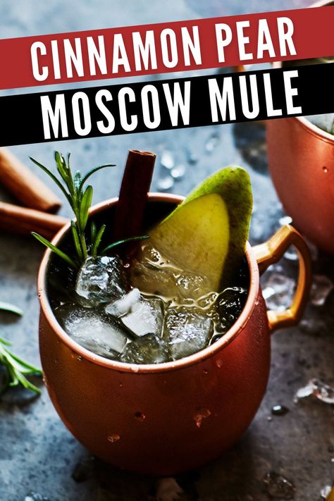 Spiced Pear Moscow Mule, Pear Moscow Mule Recipe, Pear Mule Recipe, Christmas Mule Cocktail, Party Drinks For A Crowd, Fall Moscow Mule, Pear Moscow Mule, Party Cocktail Ideas, Pear Drinks