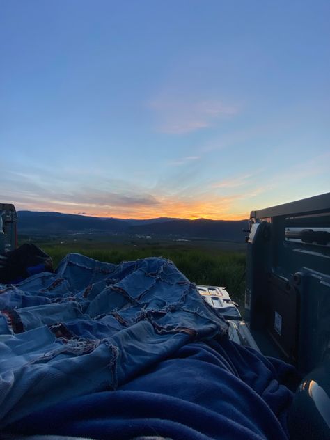 Stargazing In The Back Of A Truck, Stargazing In A Truck Bed Aesthetic, Blue Pickup Truck Aesthetic, Sunset Truck Bed Date, Tailgate Date, Truck Aesthetic, Camping Inspo, Secret Couple, Truck Bed Date