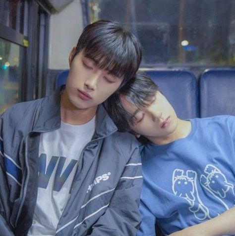 Couple Leaning On Shoulder Reference, Yechan And Jaehan, Jaehan Yechan, Reference Study, Shin Yechan, Nigerian Music, Sans Cute, Omega X, Lean On