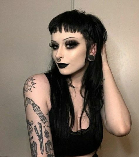 Long Alternative Hair, Gothic Hairstyle, Hair Cut Ideas, Goth Gifts, How To Impress, Gothic Hairstyles, Goth Hair, Alternative Makeup, Punk Hair