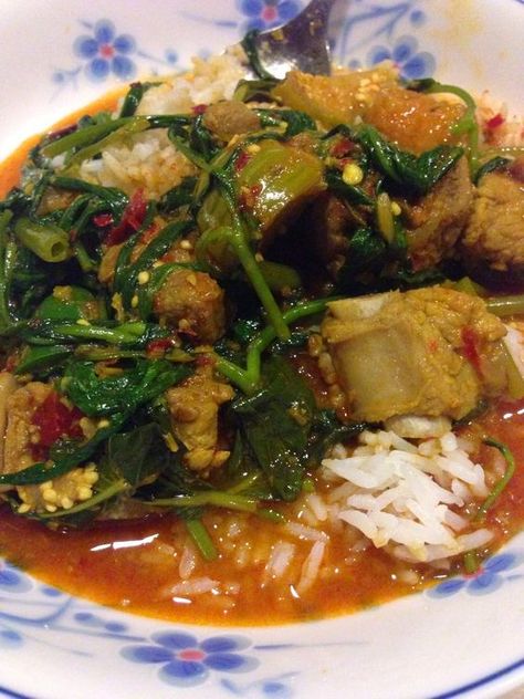 Scrumptious Easy Recipes: Cambodian Authentic Hot & Sour Stew (Somlor Maju Krueng) Recipes For Baking, Chinese Foods, Cambodian Food, Khmer Food, Laos Food, Asian Pork, Asian Soup, Asian Inspired Recipes, Pork Dishes