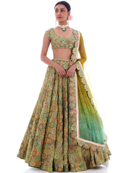 Pernia's Pop Up Shop: Luxury Designer Ethnic Clothing Website 2023 Saree Maxi Dress, Cocktail Saree, Gopi Vaid, Amit Aggarwal, Clothing Website, Embroidered Lehenga, Embroidered Wedding, Wedding Lehenga, Indian Fashion Designers