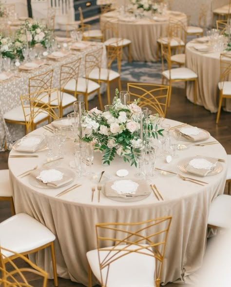 Wedding Reception Decorations Round Table, White Linen Round Table Wedding, Linen Wedding Theme, Champagne Wedding Linens, Neutral Color Wedding Table Decor, Champagne Linen Wedding, Neutral Round Table Wedding, Wedding Table Settings Champagne Color, Wedding Linens Round Table