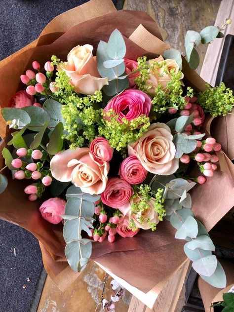 Flowers 🌺 on Twitter: "… " Hand Tied Bouquet, Flowers Bouquet Gift, Flower Therapy, Fresh Flowers Arrangements, Beautiful Bouquet Of Flowers, Luxury Flowers, Beautiful Flower Arrangements, Deco Floral, Pretty Plants