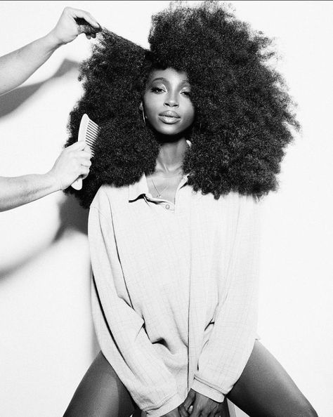 Afro Hair Salon, Curly Hair Model, Hair Photoshoot, Tattoos Aesthetic, Beautiful Photoshoot Ideas, Black Magic Woman, Natural Black Women, Glam Photoshoot, Afro Wigs