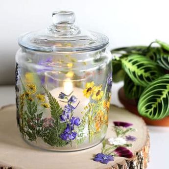 Easy Pressed Flower Craft | How To Make Decorative Glass Jar Dried Flower Jar Glass Bottles, Dried Flower Jar, Pressed Flower Craft, Diy Dried Flowers, Flowers In A Jar, Crochet Beer, Dishwasher Safe Mod Podge, Pressed Flowers Diy, Press Flowers