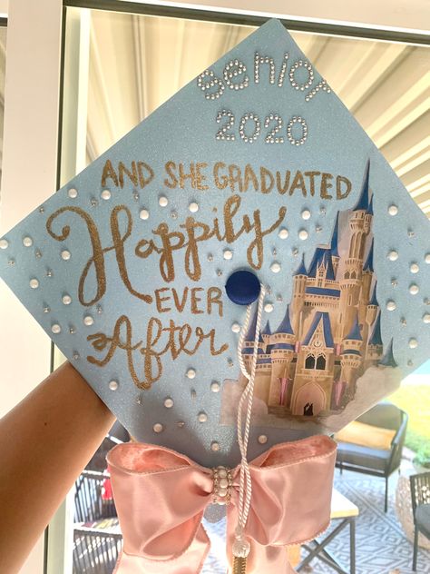 Graduation Cap Designs Funny, Cute Graduation Caps, Disney Grad Caps, Senior Caps, High School Graduation Cap Designs, Graduation Hat Designs, Disney Graduation Cap, Garden Trellis Ideas, Creative Graduation Caps