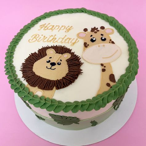 Safari Animal Cake #cake #safari #safaribirthdayparty Buttercream Safari Cake, Safari Cake Buttercream, Animal Theme Cakes For Kids, Safari Sheet Cake, Simple Jungle Theme Cake, Simple Safari Cake, Jungle Smash Cake, Safari Birthday Party Cake, Jungle Safari Birthday Cake