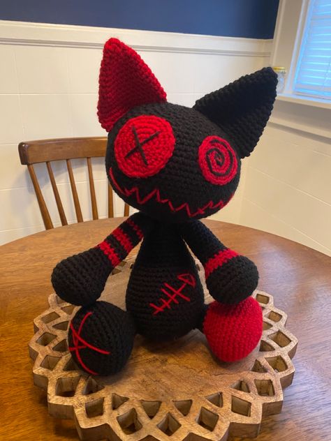 Goth Crochet Plushies, Crochet Zombie Cat, Emo Crochet, Crochet Creepy, Creepy Stuffed Animals, Zombie Cat, Bernat Yarn, Kawaii Crochet, Crochet Teddy