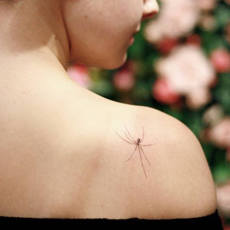 Spider tattoo on the right side ribcage. Elegant Spider Tattoo, Fineline Spider Tattoo, Spider Tatoos Woman, Delicate Spider Tattoo, Unique Spider Tattoo, Spider Collar Bone Tattoo, Dainty Spider Web Tattoo, Small Spider Tattoo Simple, Fine Line Spider Tattoo