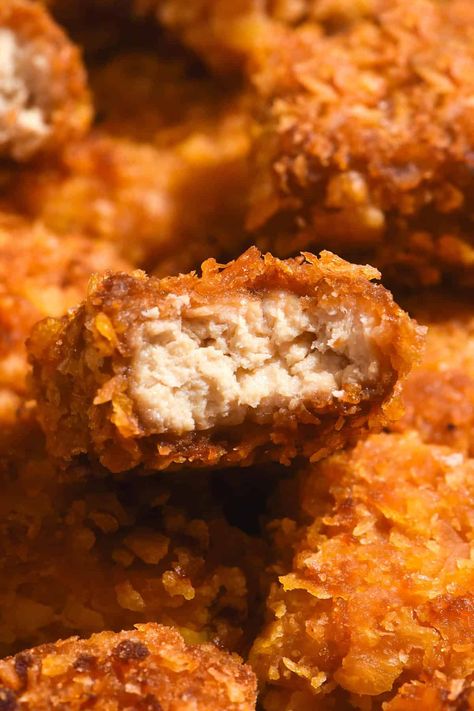 Gluten Free Tofu Nuggets, Vegan Chicken Nuggets, Tofu Nuggets, Tofu Recipes Healthy, Cake Rack, Gluten Free Soy Sauce, Baked Tofu, Crispy Tofu, Corn Flakes